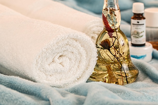 Massageöle und Handtuch – Wellnesshotels mit Spa